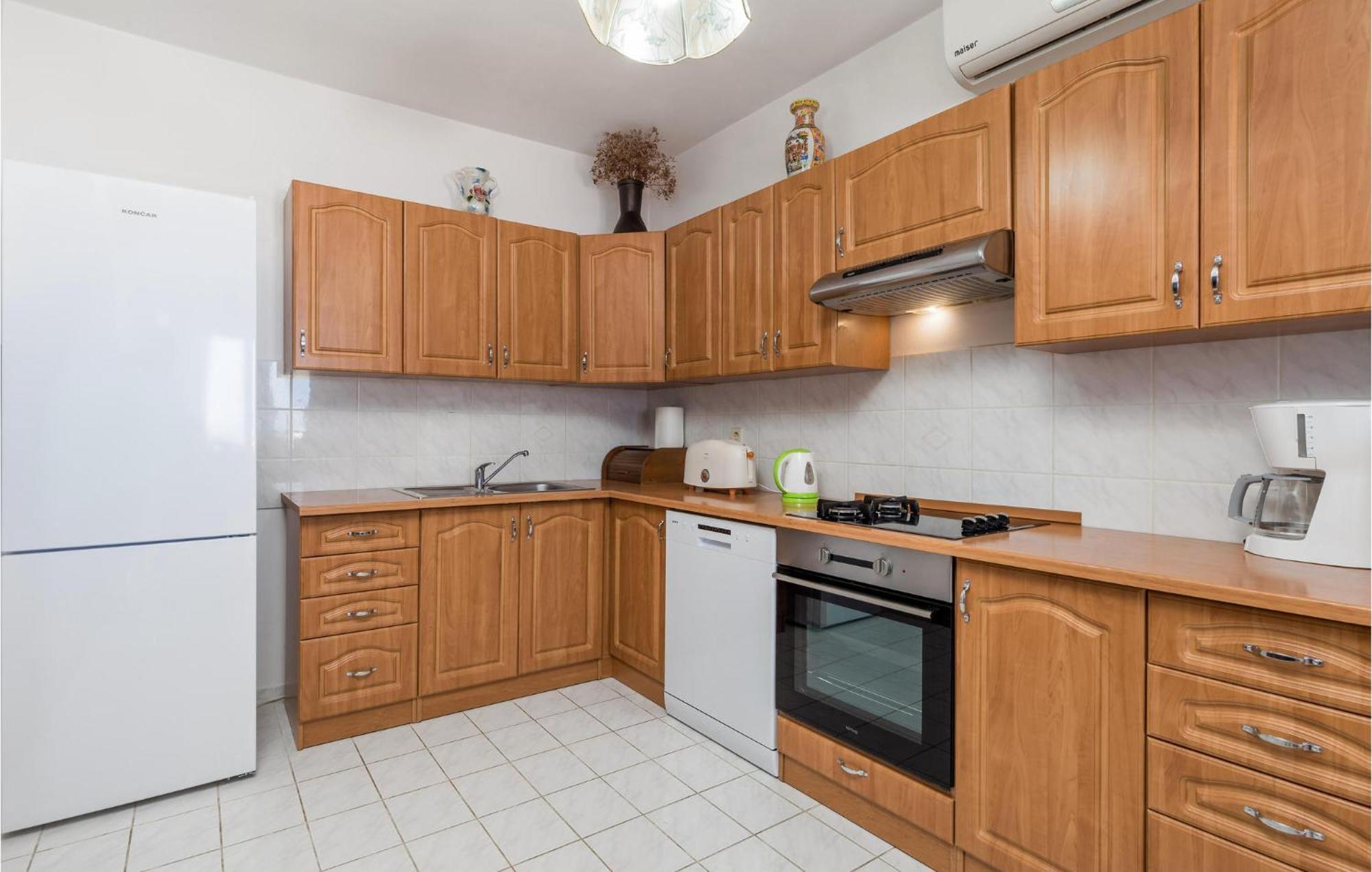 Nice Apartment In Sv,Juraj With Kitchen Szentgyörgy Kültér fotó